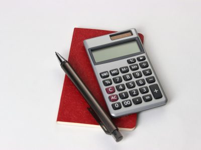 Calculadora para sacar cuentas del costo de la licencia de conducción